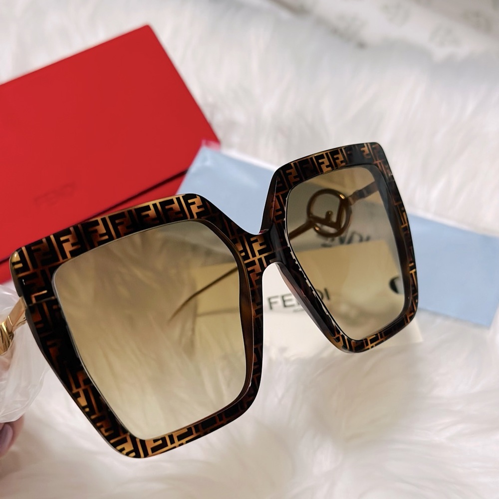 Fendi 56mm Oversized Square Sunglasses